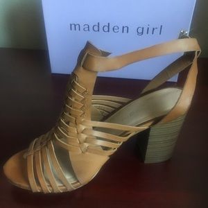 Size 9.5 Tan block heel sandals